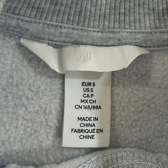 H&M Gray Crew Neck Sweater with Ribbed Cuffs - Picture 4 of 5
